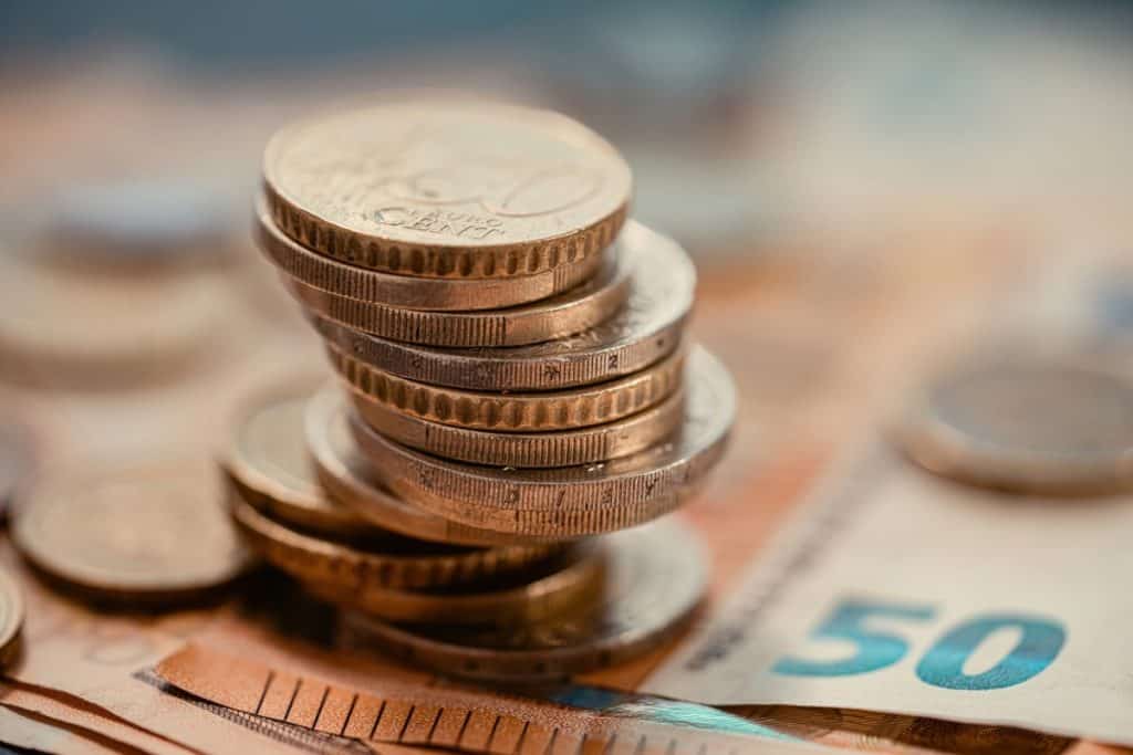 Vpliv obrestnih mer na dolgoročne naložbe Vpliv obrestnih mer na dolgoročne naložbe