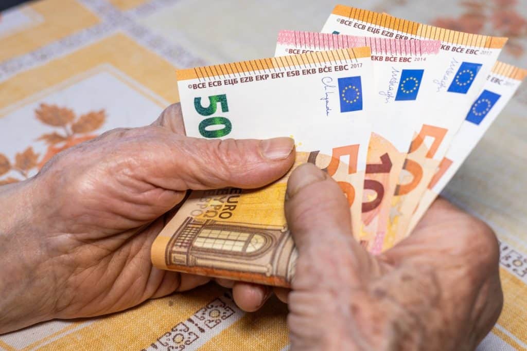 Pomen rednega spremljanja osebnega proračuna Pomen rednega spremljanja osebnega proračuna